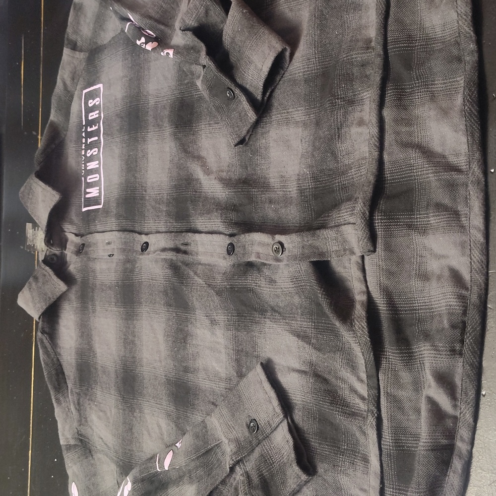 UNIVERSAL MONSTERS WOMEN'S PLAID BUTTON UP SHIRT - Picture 3 of 12